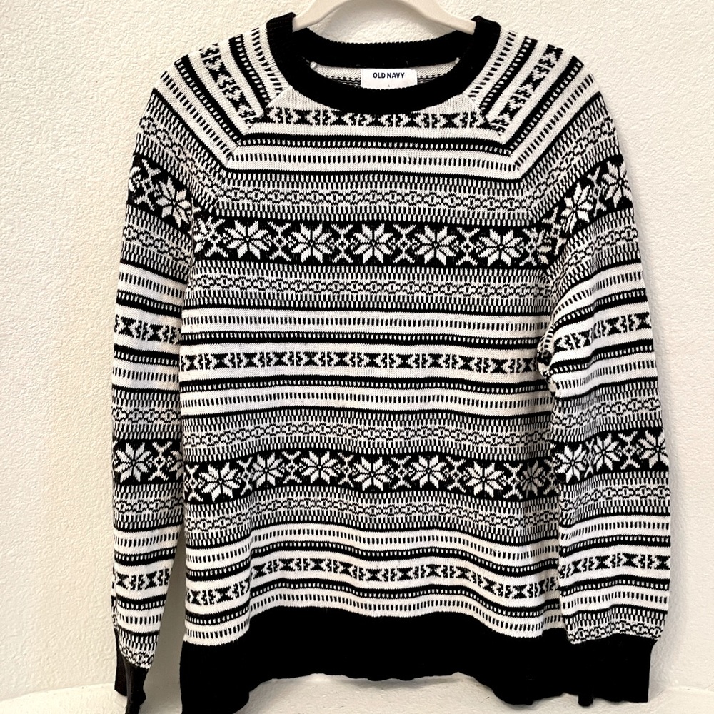 Black and white Old Navy snowflake stripe sweater. Size L.